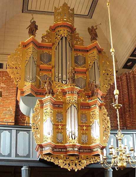 Die Orgel der evangelisch-lutherischen Kirche in Marienhafe, Ostfriesland, Niedersachsen. (Eskil Wohlberg, Wikipedia)